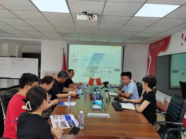 遼寧省測繪地理信息學(xué)會理事長楊國范、秘書長高振東一行到公司參觀指導(dǎo)